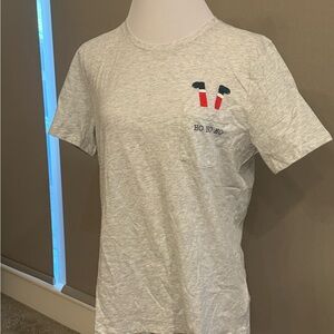 Old Navy Gray Tee with Festive Pocket Design Christmas Santa 0041